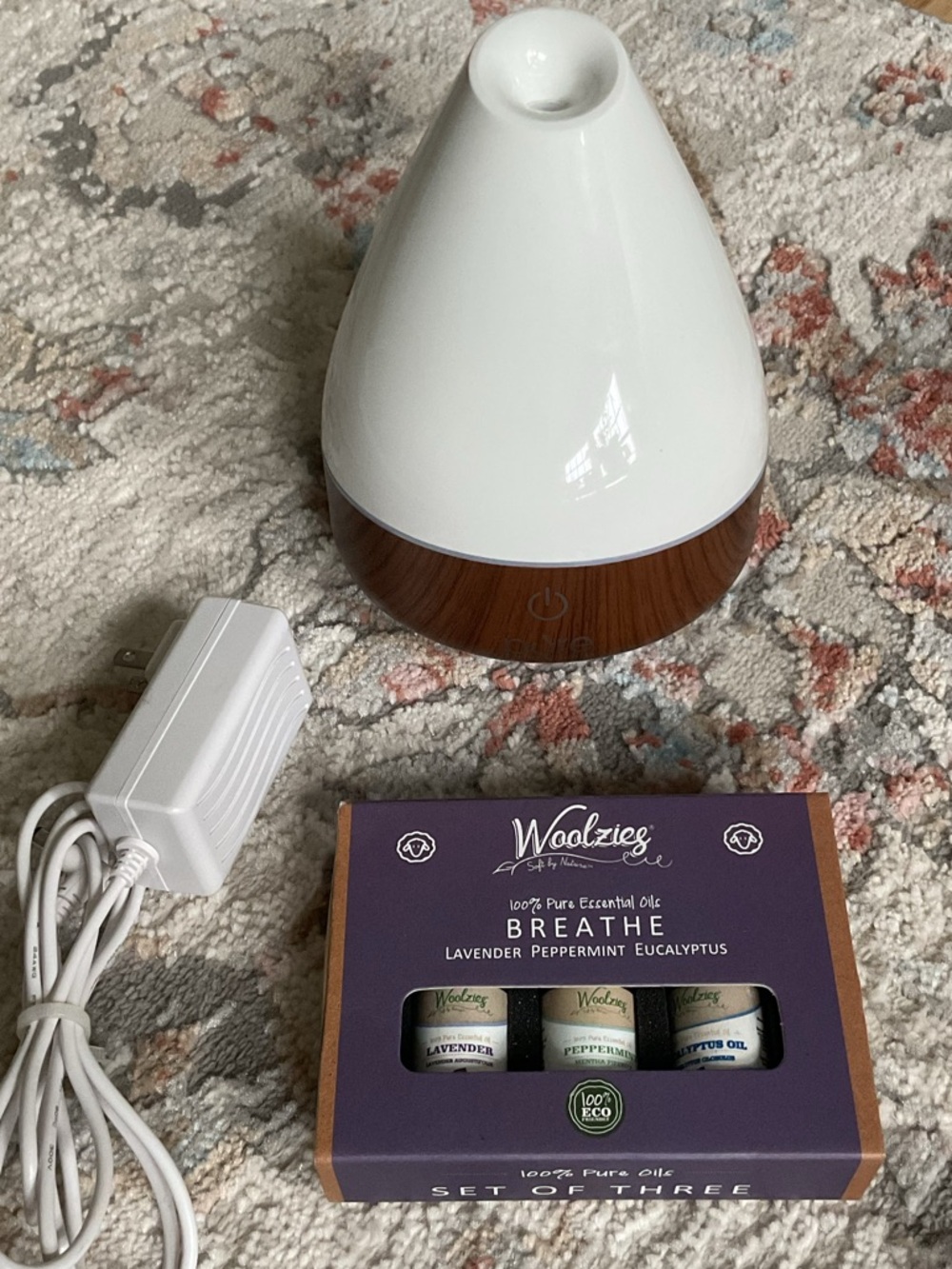 Pure Enrichment Diffuser with Woolzies Breathe Essential Oil Set